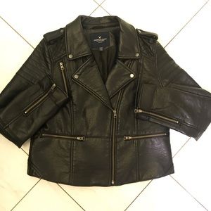 American Eagle leather jacket. Perfect for fall!